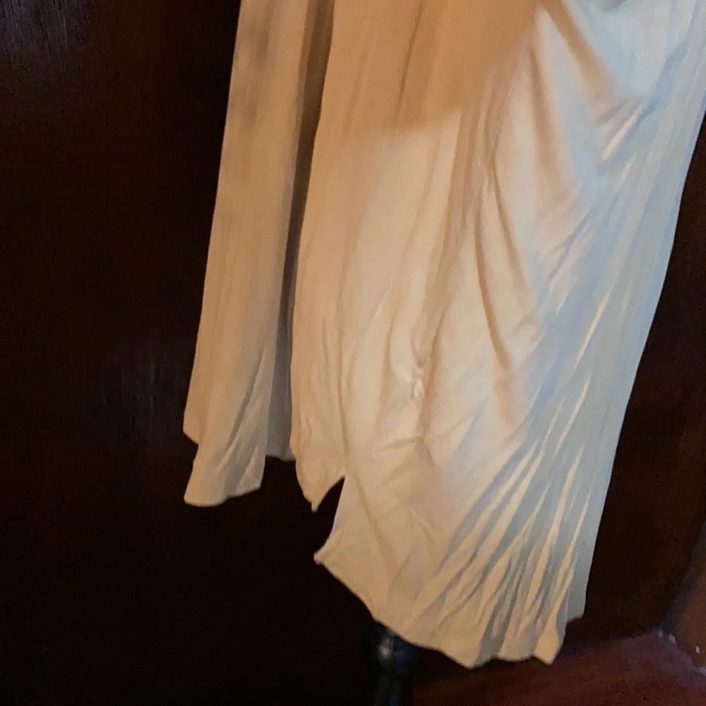 Women’s Mossimo long sleeve V Neck T-shirt mustard color - Picture 4 of 6